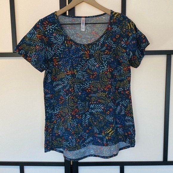 LulaRoe floral pattern short sleeve top. Made in USA. Size small - Picture 1 of 10